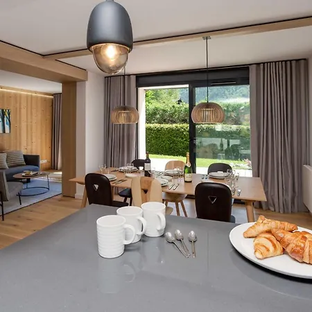 La Cordee 703 - Year