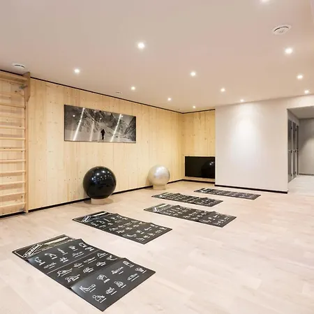 La Cordee 703 - Year *