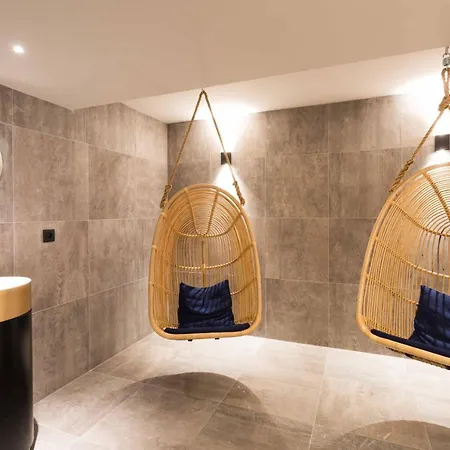 La Cordee 703 - Year